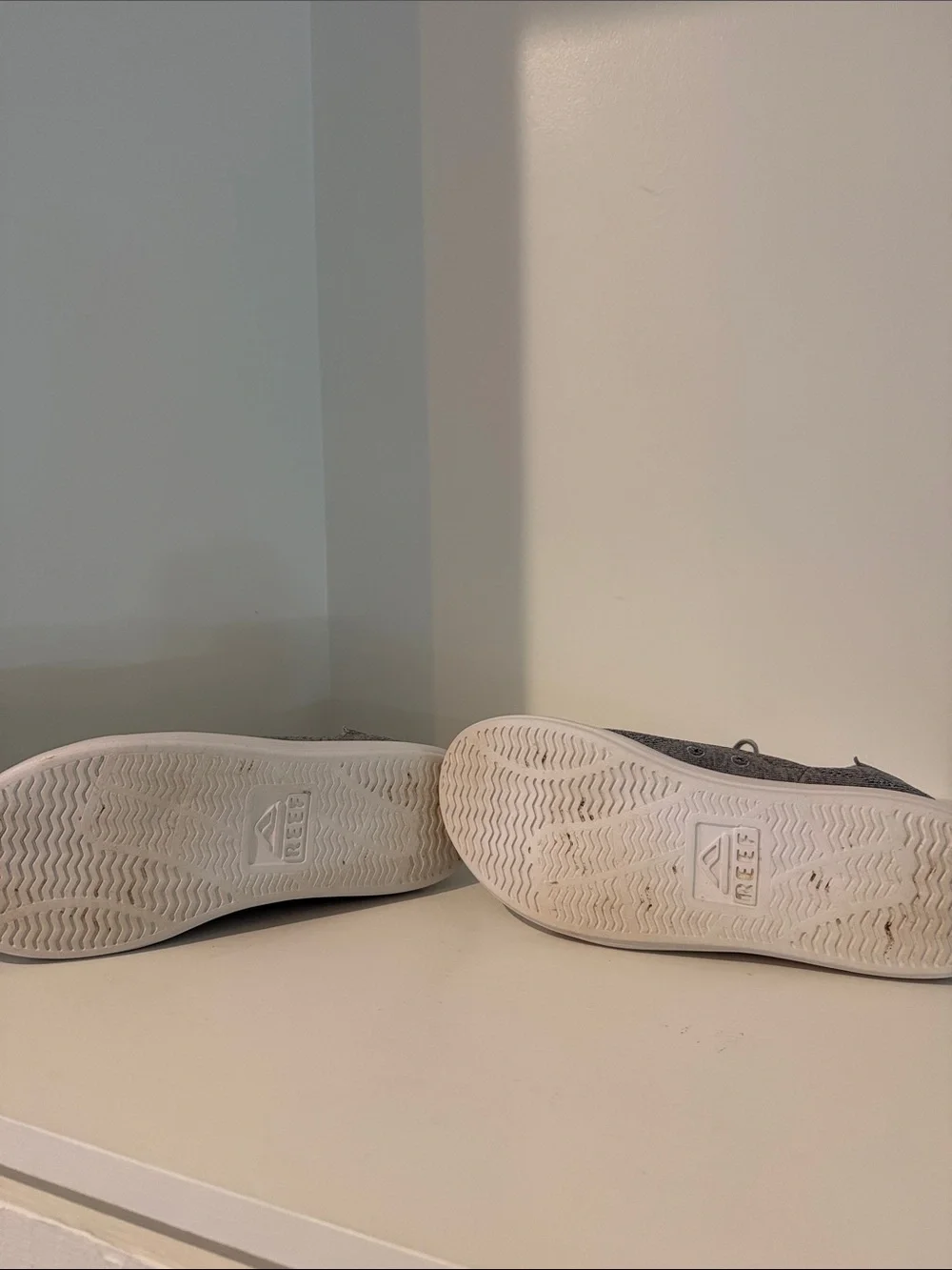 Reef Men's Neptune Light Grey Knit Lace-Up Sneakers with White Soles
